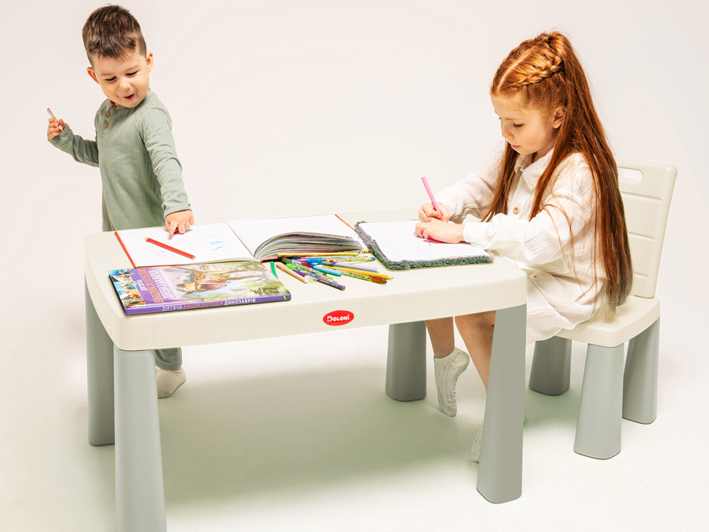 Набір стіл і 2 стільці. Doloni Toys 04680/11