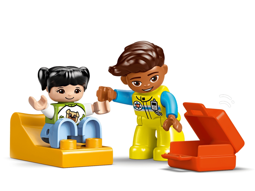 Конструктор LEGO DUPLO Town Скорая помощь и водитель, 19 деталей