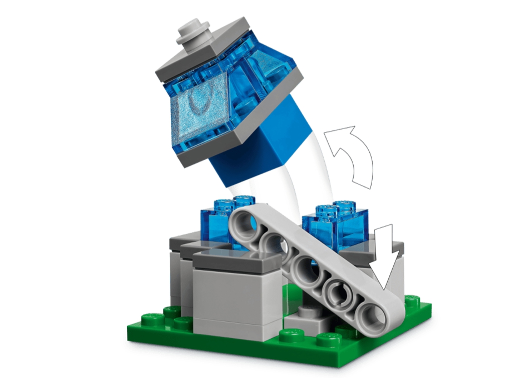 Конструктор LEGO Minecraft Нападение на деревню с воздушным шаром Гаста, 555 деталей