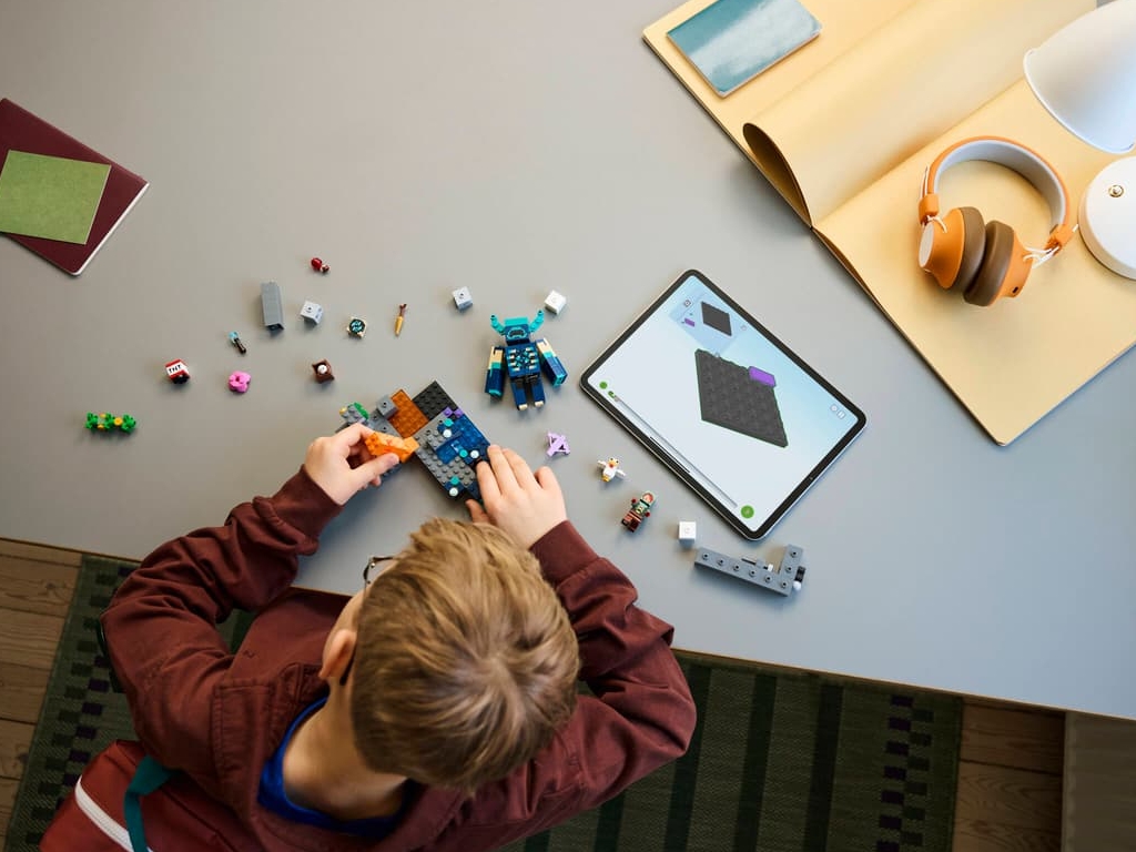 Конструктор LEGO Minecraft Встреча с Боронителем, 238 деталей