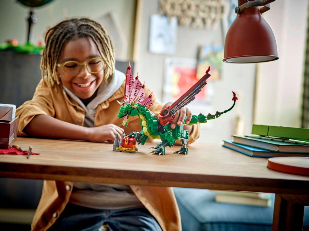 Конструктор LEGO Creator Средневековый дракон, 715 деталей