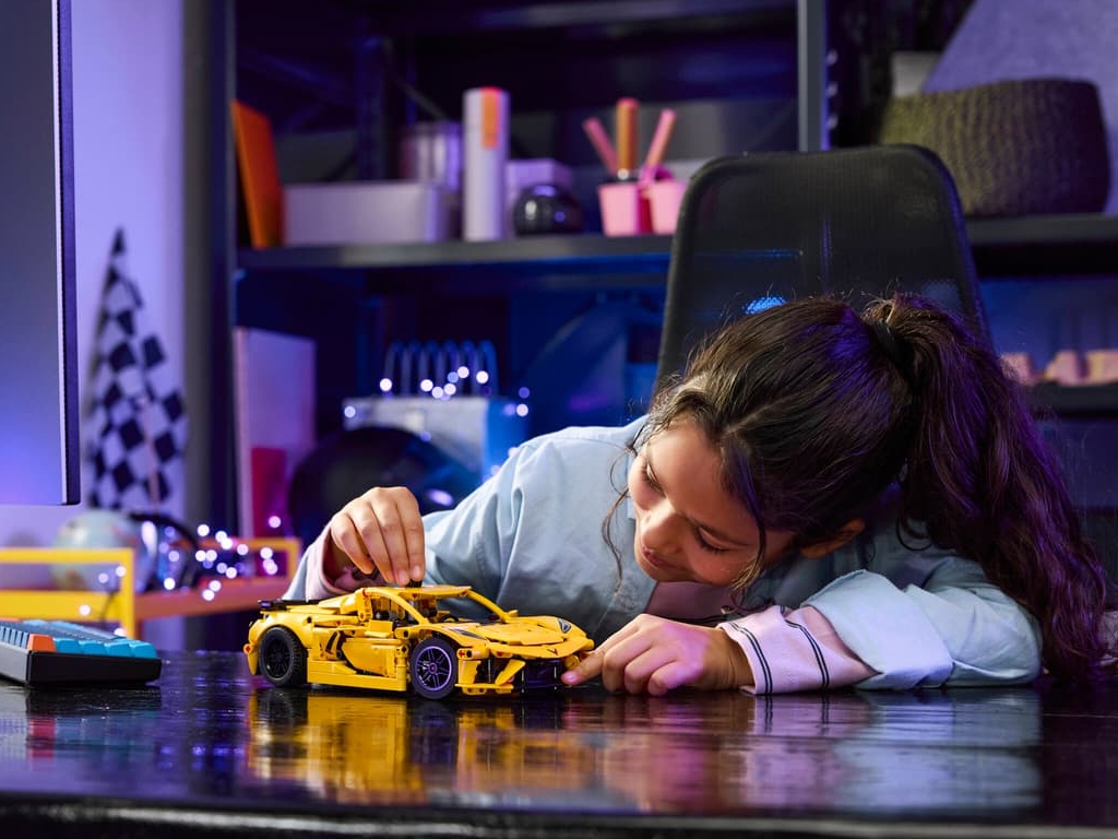 Конструктор LEGO Technic Chevrolet Corvette Stingray, 732 детали