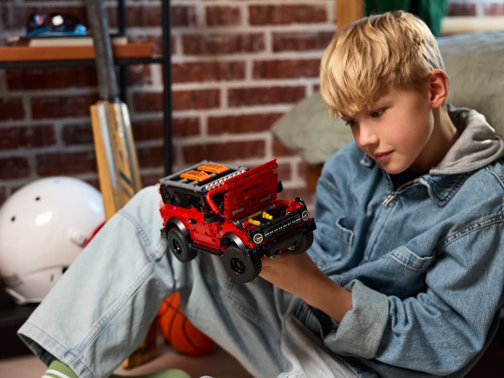 Конструктор LEGO Technic Внедорожник Ford Bronco, 943 детали