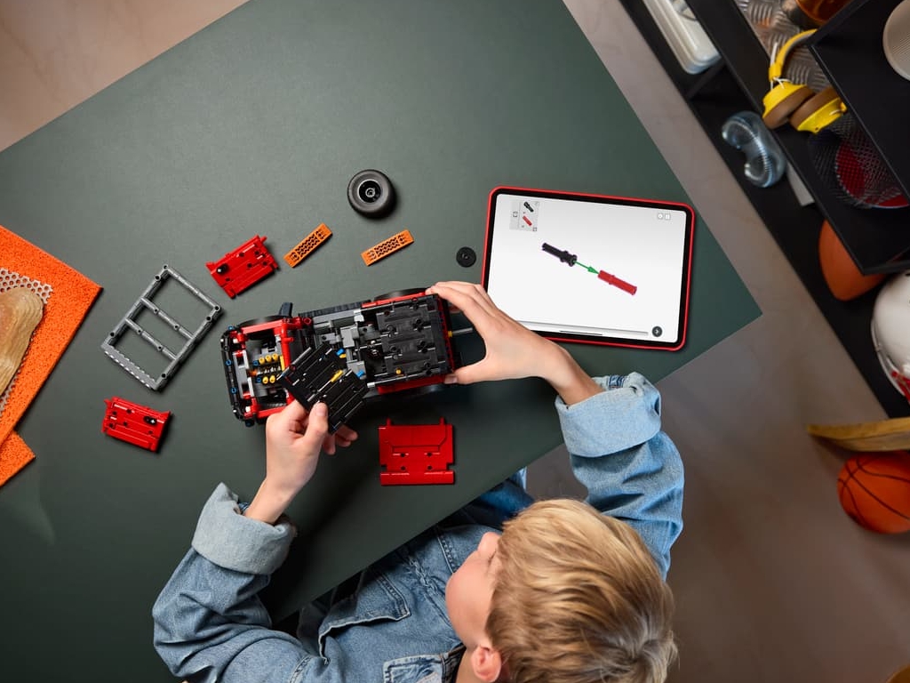 Конструктор LEGO Technic Внедорожник Ford Bronco, 943 детали