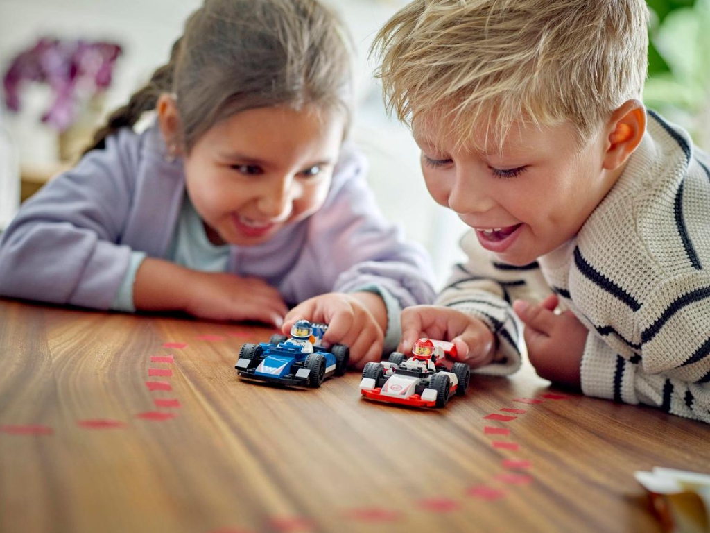 Конструктор LEGO City Автоперегони F1 команд Williams Racing та Haas F1, 92 деталі