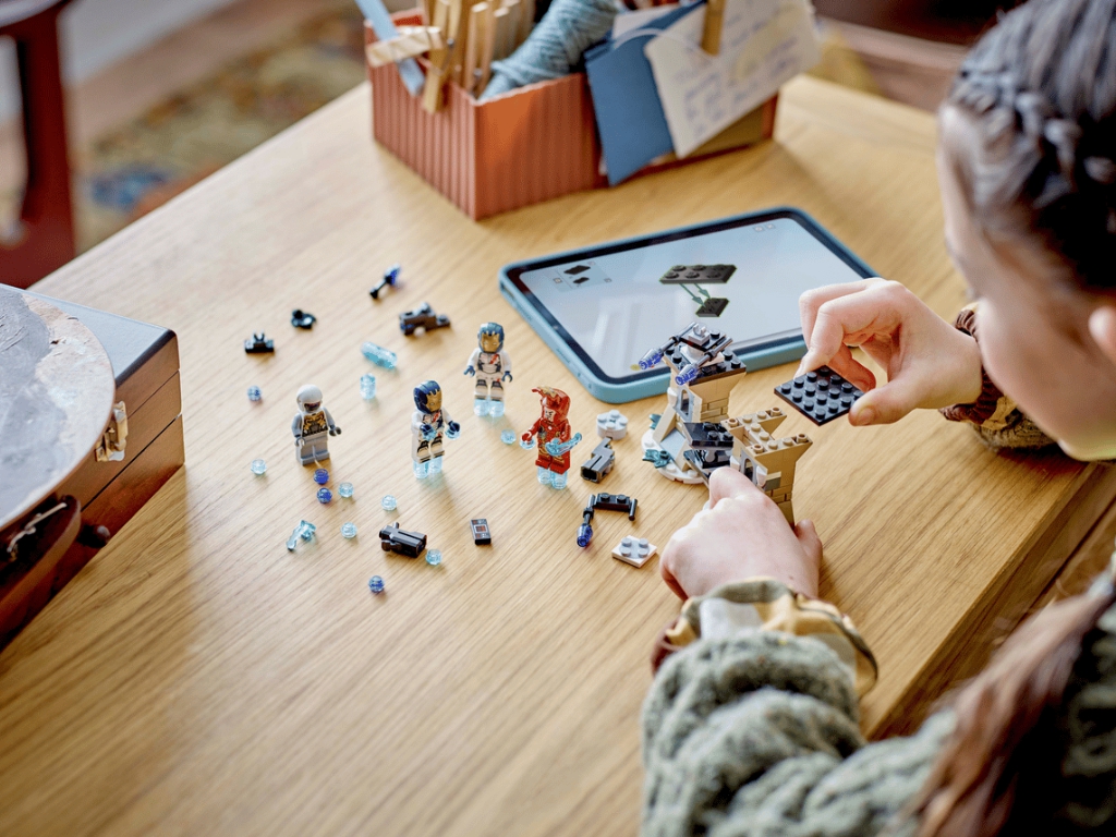 Конструктор LEGO Marvel Железный Человек и Железный легион против солдата Гидры, 135 деталей
